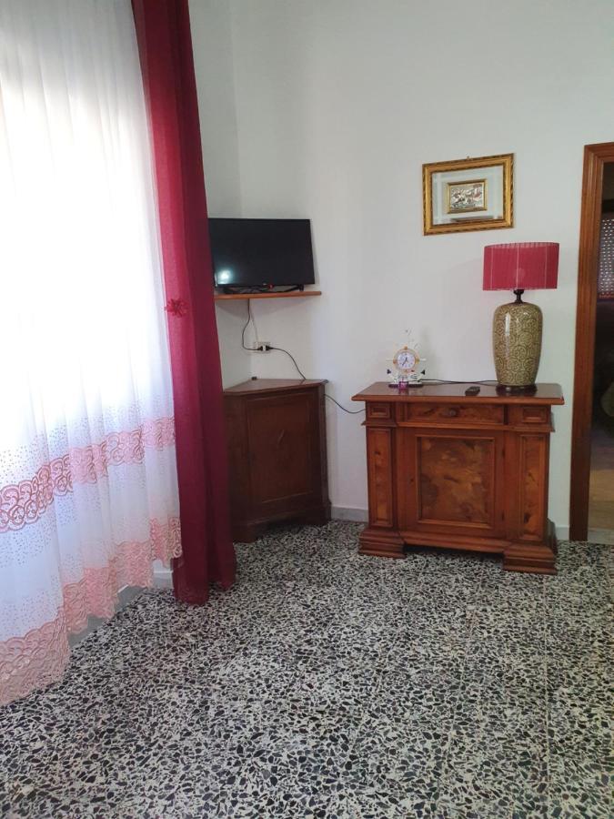 Appartamento A Telti Con Giardino Privato E Posto Auto Eksteriør billede